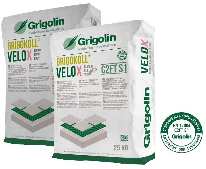 Adesivo cementizio deformabile a rapida idratazione con legante misto, per la posa di piastrelle ceramiche e mosaici di qualsiasi tipo e formato.